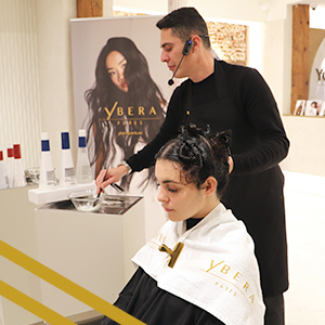 Estilista en formación de productos de Ybera by YOY Cosmetics